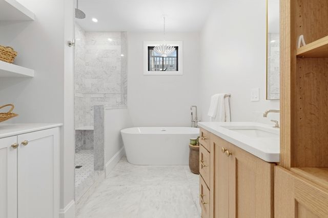 847 E 5th St 2, Boston, MA 02127
