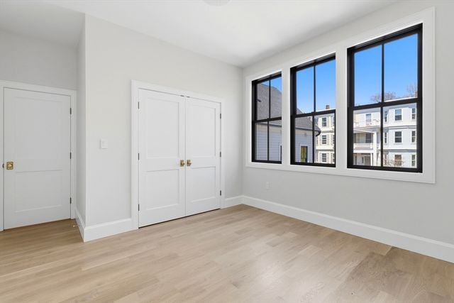 847 E 5th St 2, Boston, MA 02127