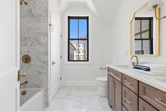 847 E 5th St 2, Boston, MA 02127