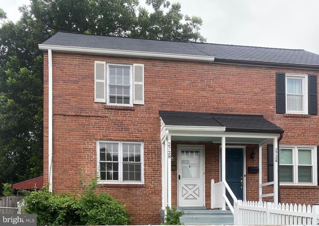 2728 S UHLE ST, Arlington, VA 22206