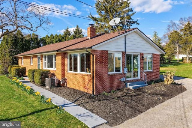 2347 MARDALE DR, York, PA 17403