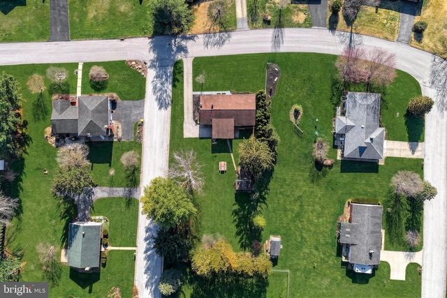 2347 MARDALE DR, York, PA 17403