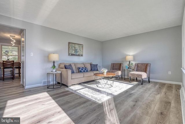 2347 MARDALE DR, York, PA 17403