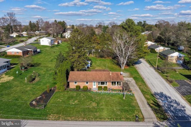 2347 MARDALE DR, York, PA 17403