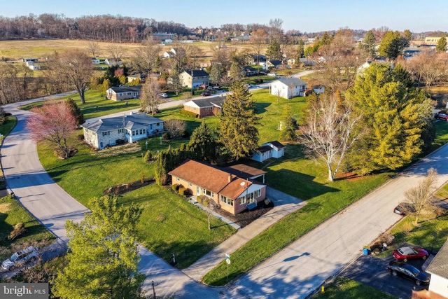 2347 MARDALE DR, York, PA 17403