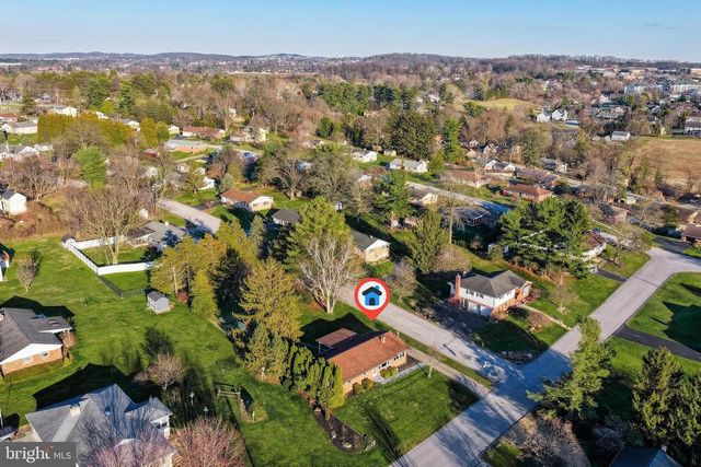 2347 MARDALE DR, York, PA 17403