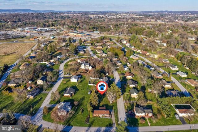 2347 MARDALE DR, York, PA 17403