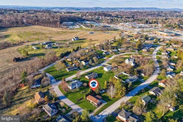 2347 MARDALE DR, York, PA 17403