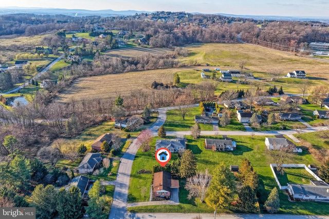 2347 MARDALE DR, York, PA 17403