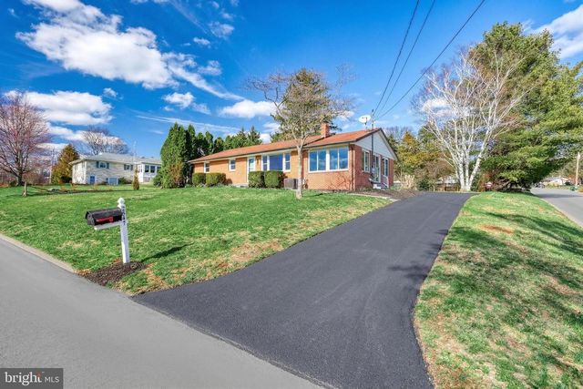 2347 MARDALE DR, York, PA 17403