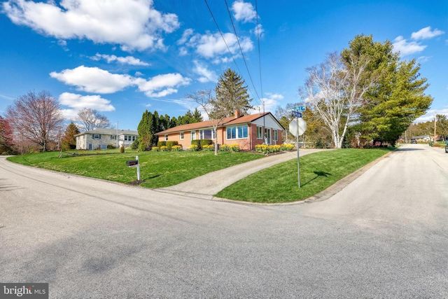 2347 MARDALE DR, York, PA 17403