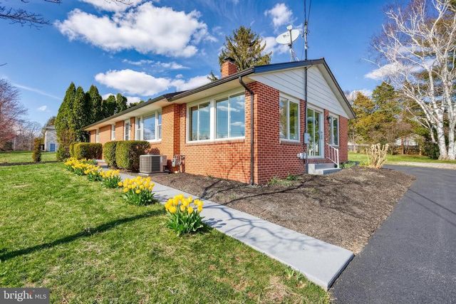 2347 MARDALE DR, York, PA 17403