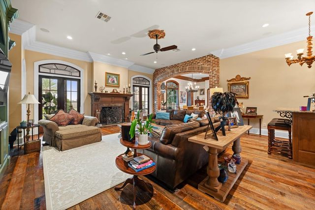 279 Ashburn Drive, Schriever, LA 70395