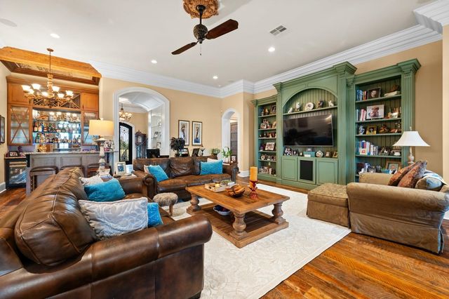 279 Ashburn Drive, Schriever, LA 70395