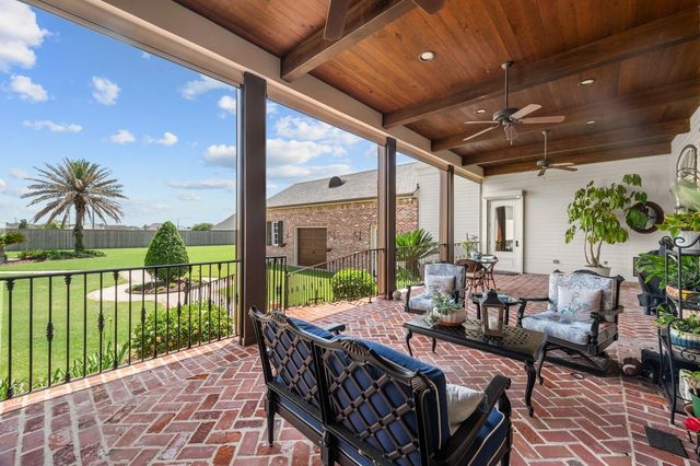 279 Ashburn Drive, Schriever, LA 70395