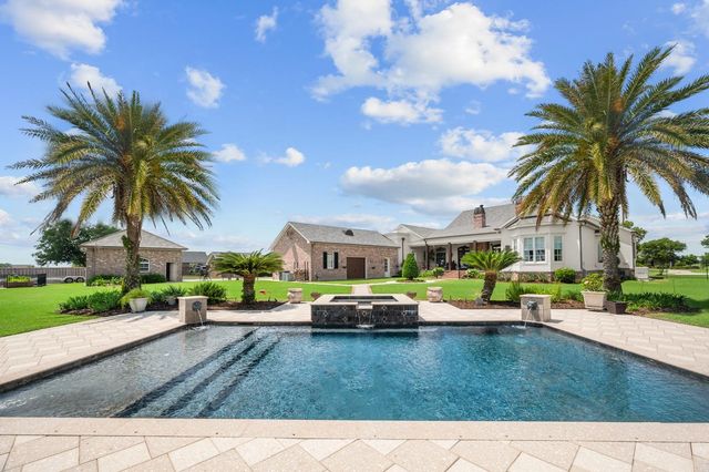 279 Ashburn Drive, Schriever, LA 70395