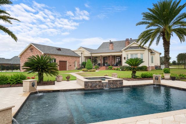 279 Ashburn Drive, Schriever, LA 70395