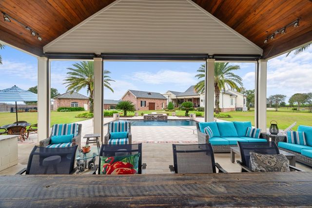 279 Ashburn Drive, Schriever, LA 70395