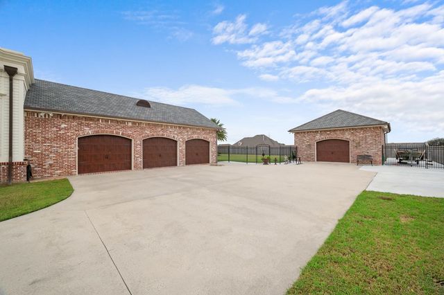 279 Ashburn Drive, Schriever, LA 70395