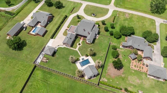 279 Ashburn Drive, Schriever, LA 70395