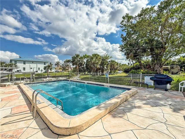 5111 Manor CT 4, Cape Coral, FL 33904