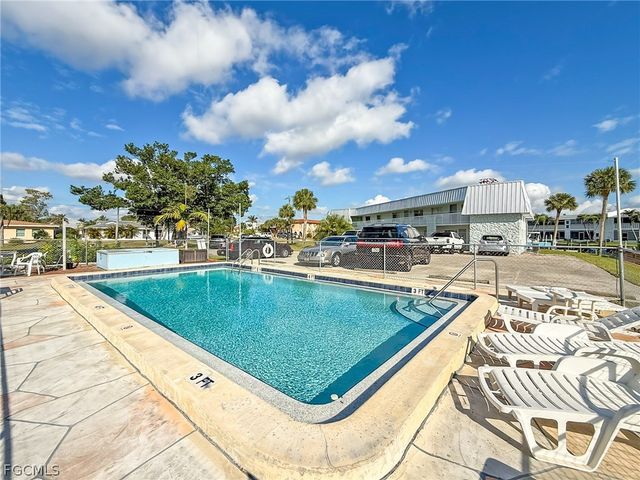 5111 Manor CT 4, Cape Coral, FL 33904