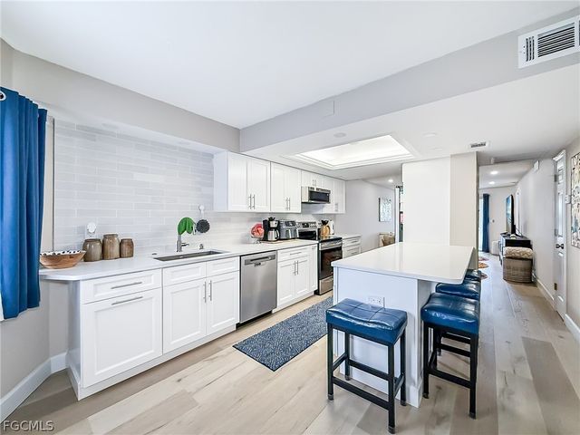 5111 Manor CT 4, Cape Coral, FL 33904