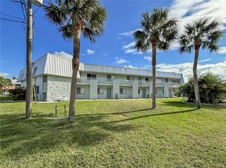 5111 Manor CT 4, Cape Coral, FL 33904