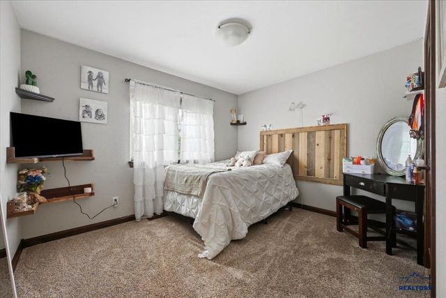 725 Maple Drive, Spearfish, SD 57783