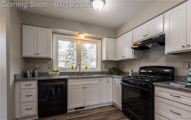 185 Fraser Street, Rochester, MI 48307