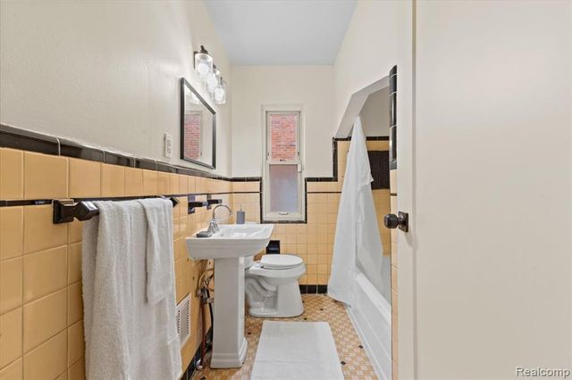 5901 Beaconsfield Street, Detroit, MI 48224