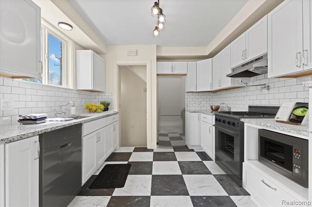 5901 Beaconsfield Street, Detroit, MI 48224