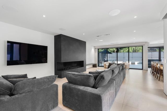 6243 Riverbank Cir, Stockton, CA 95219