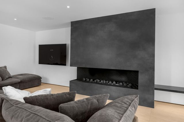 6243 Riverbank Cir, Stockton, CA 95219