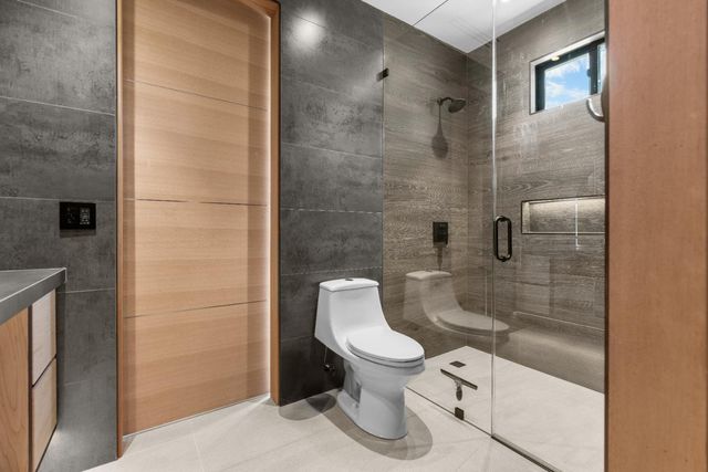 6243 Riverbank Cir, Stockton, CA 95219