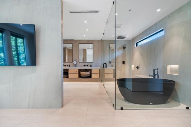 6243 Riverbank Cir, Stockton, CA 95219