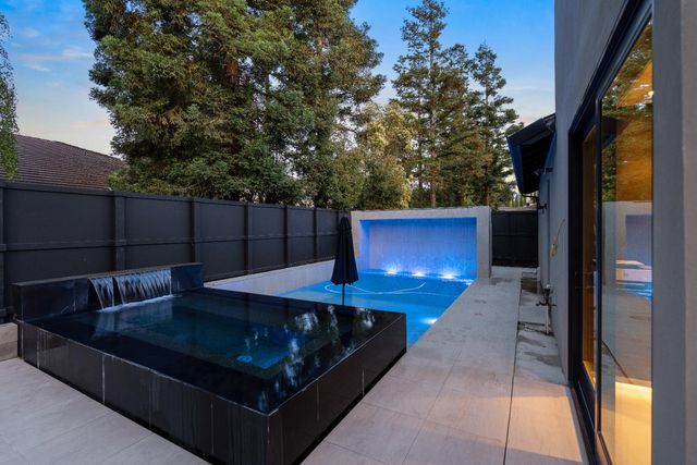 6243 Riverbank Cir, Stockton, CA 95219