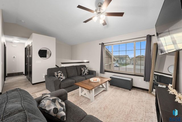 2604 S Lana Dr Drive, Sioux Falls, SD 57106