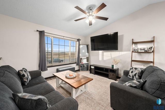 2604 S Lana Dr Drive, Sioux Falls, SD 57106