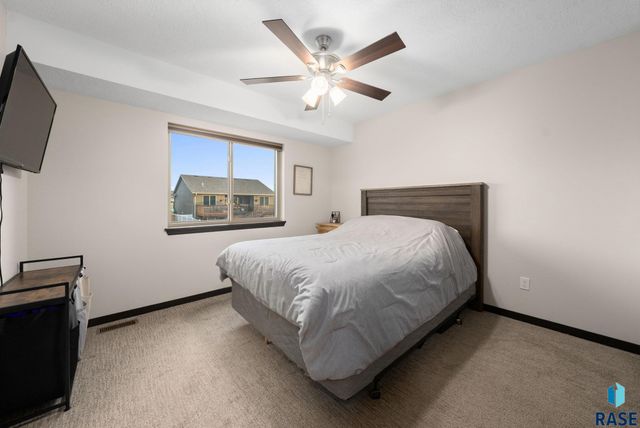 2604 S Lana Dr Drive, Sioux Falls, SD 57106