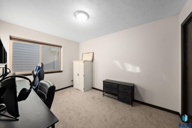 2604 S Lana Dr Drive, Sioux Falls, SD 57106