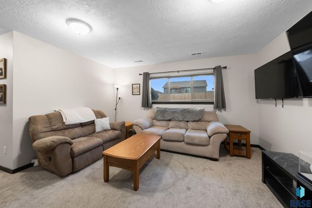 2604 S Lana Dr Drive, Sioux Falls, SD 57106