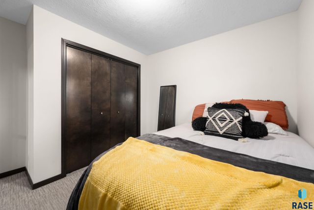 2604 S Lana Dr Drive, Sioux Falls, SD 57106