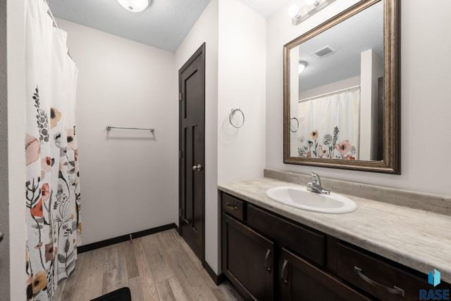 2604 S Lana Dr Drive, Sioux Falls, SD 57106