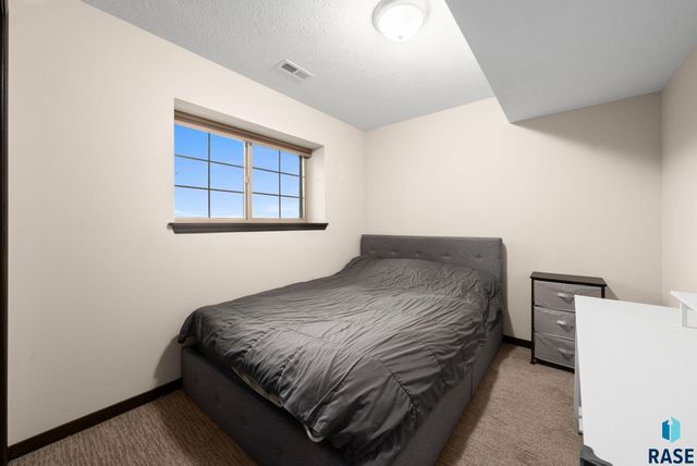 2604 S Lana Dr Drive, Sioux Falls, SD 57106