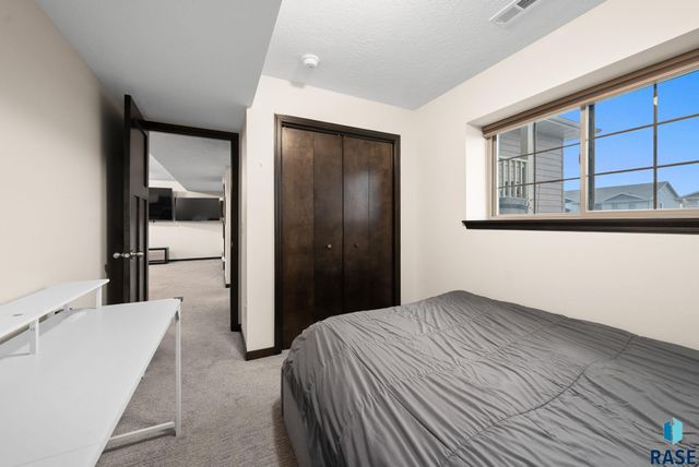 2604 S Lana Dr Drive, Sioux Falls, SD 57106