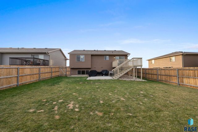 2604 S Lana Dr Drive, Sioux Falls, SD 57106