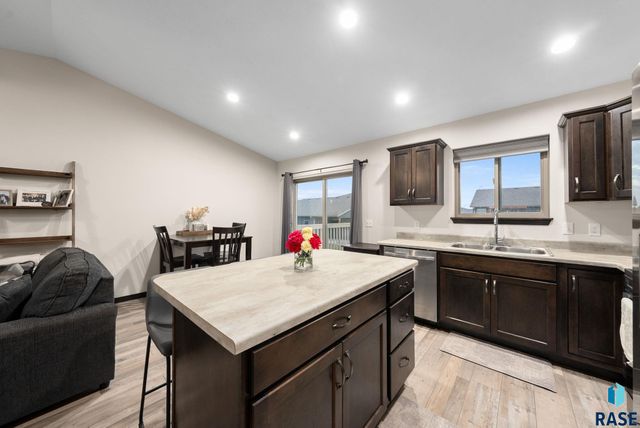 2604 S Lana Dr Drive, Sioux Falls, SD 57106