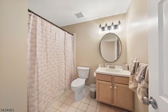 69 Autumn Ct, Roxbury Twp., NJ 07852