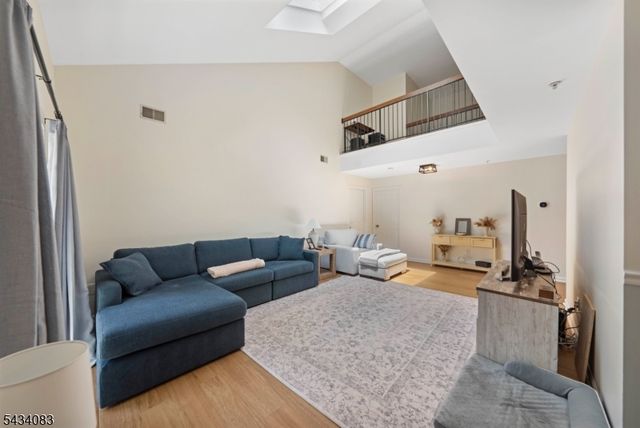 69 Autumn Ct, Roxbury Twp., NJ 07852